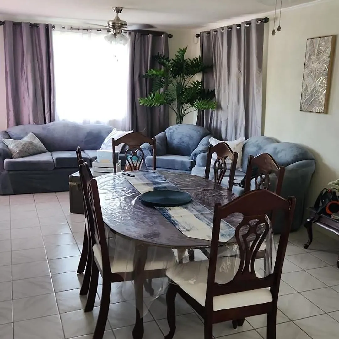 בית נופש סנט ג'יימס Jo'Marion'S Place